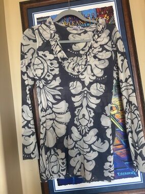 POL Long Sleeve Ruffled V-Neck Top in Black and White